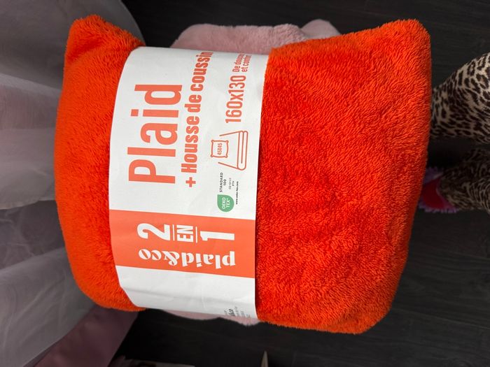 Plaid avec coussin orange - photo numéro 2