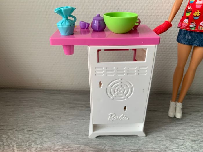 Barbie cuisinière et son four - photo numéro 5