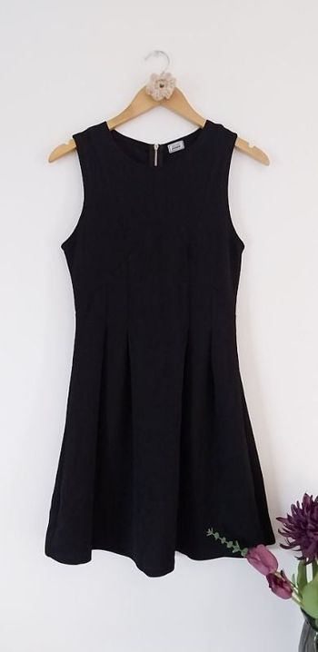 Jolie robe patineuse noire
