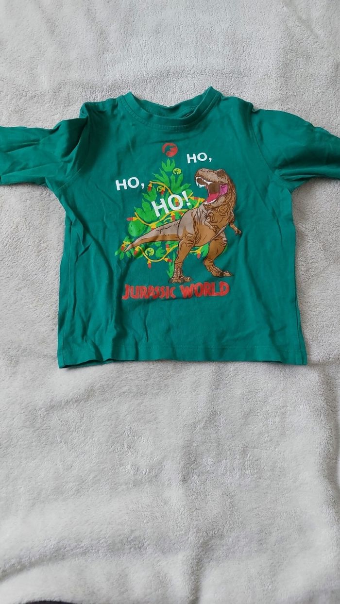 Tee shirt jurassic world manches longues 4 ans