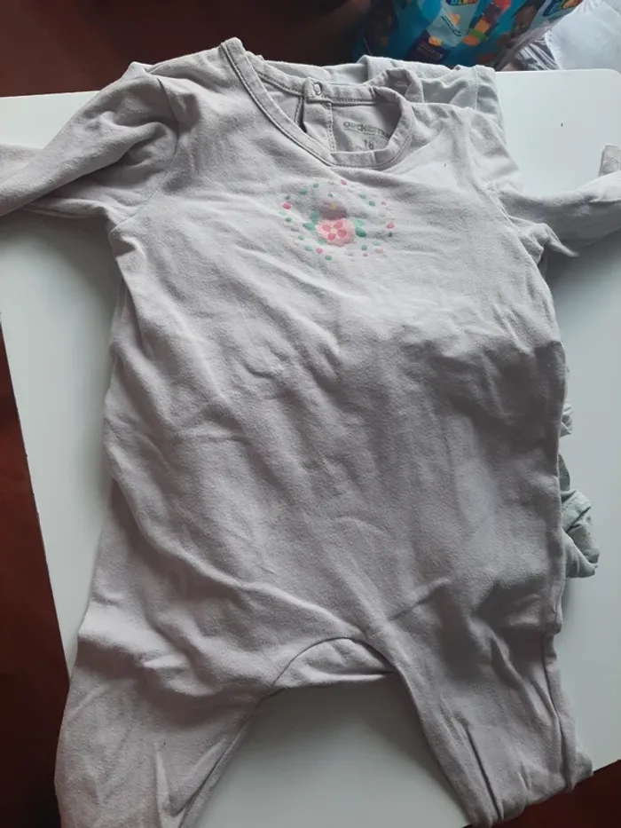 Lot de 4 pyjamas léger 18 mois - photo numéro 2