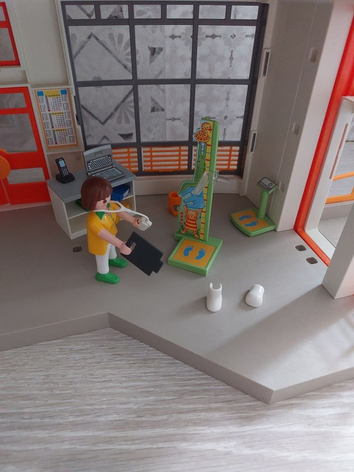 Hopital  playmobil très non état - photo numéro 4