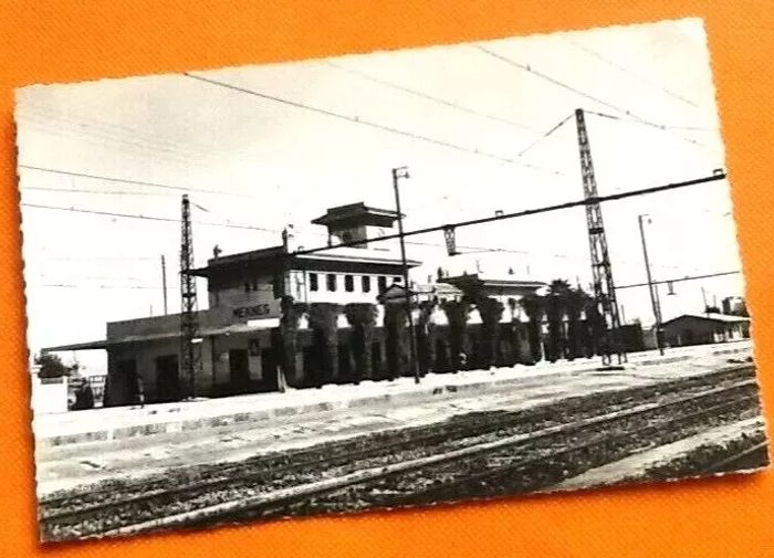 Carte postale ancienne Meknès (Maroc) La Gare des C.F.M - photo numéro 2