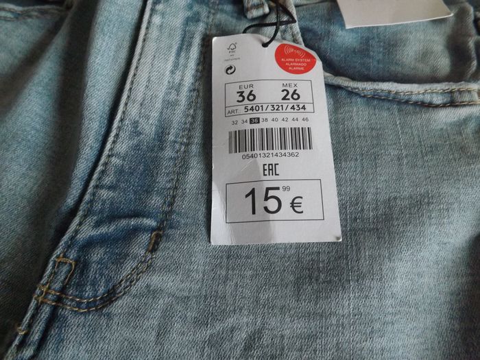 JEANS DENIN NEUF - photo numéro 3