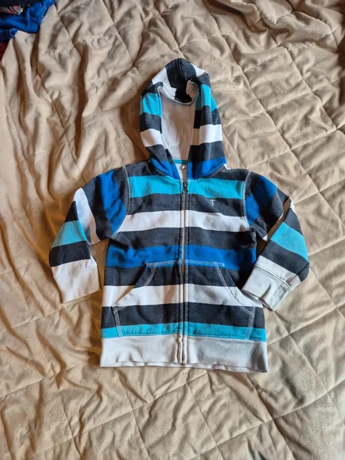 Gilet à capuche