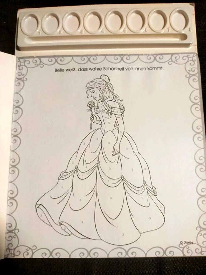 Livre de princesses a peindre ou colorier neuf - photo numéro 3