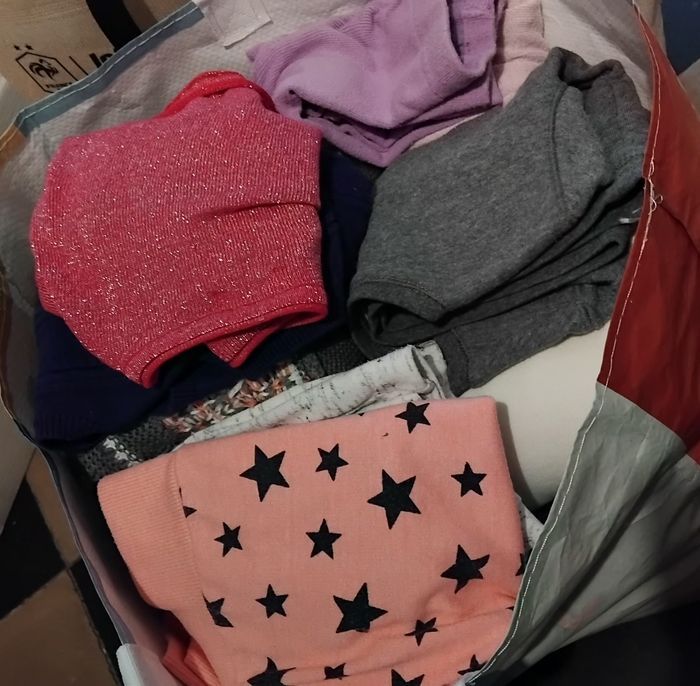 Lot de vêtements fille 3 ans divers 2 sacs cabas - photo numéro 2