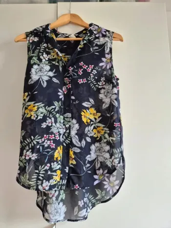 Chemisier d'été sans manche fleuries 
🌸 H&M Taille XS 34