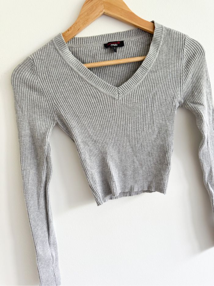 Pull col V court manches longues gris Jennyfer taille 36 S - photo numéro 2