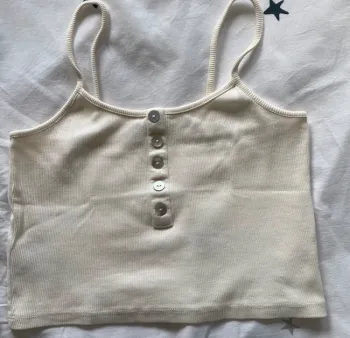 Très joli top court || taille S || idéal pour l’été || en super bon état || only