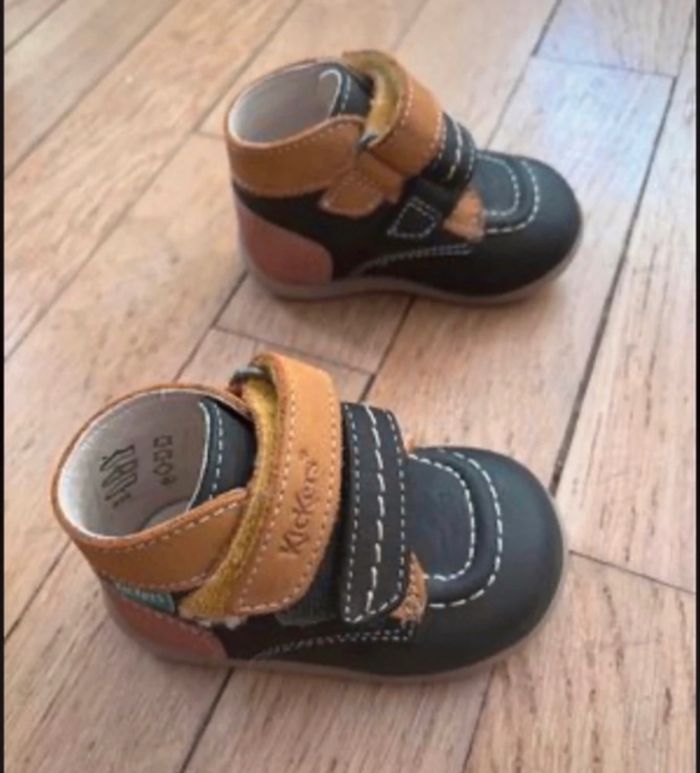 Paire Kickers taille 18 - photo numéro 2