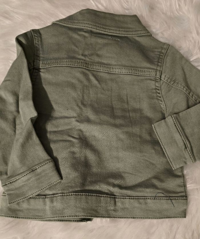 NEUVE (NON PORTÉE)🏷💙🥰😍🤩superbe veste en jeans 18 mois garçon 💙(ferme) - photo numéro 2