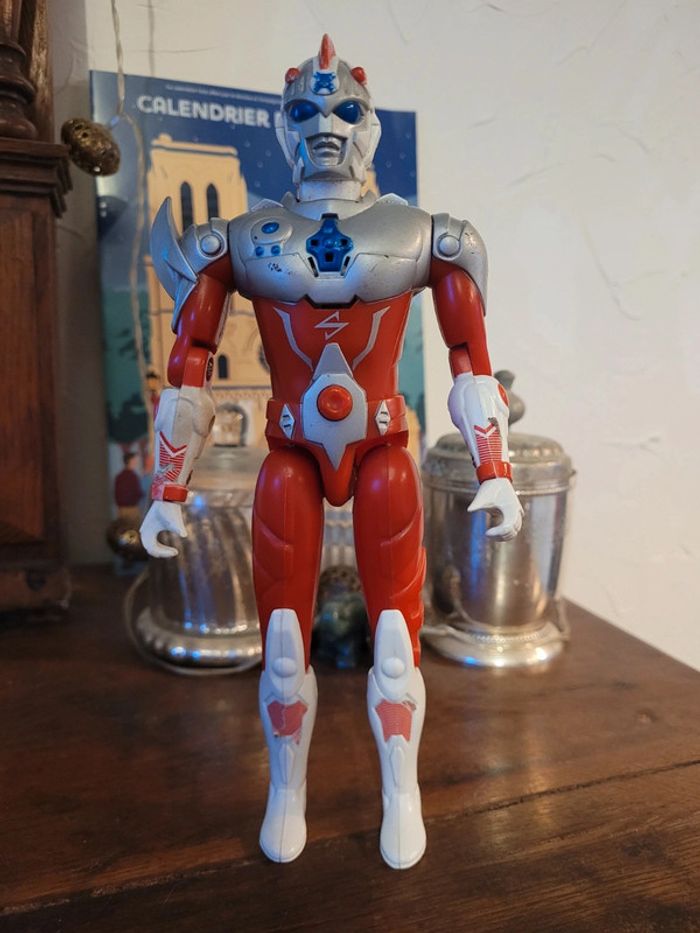 Vends figurine ultraman vintage de 1995 21 cm - photo numéro 2