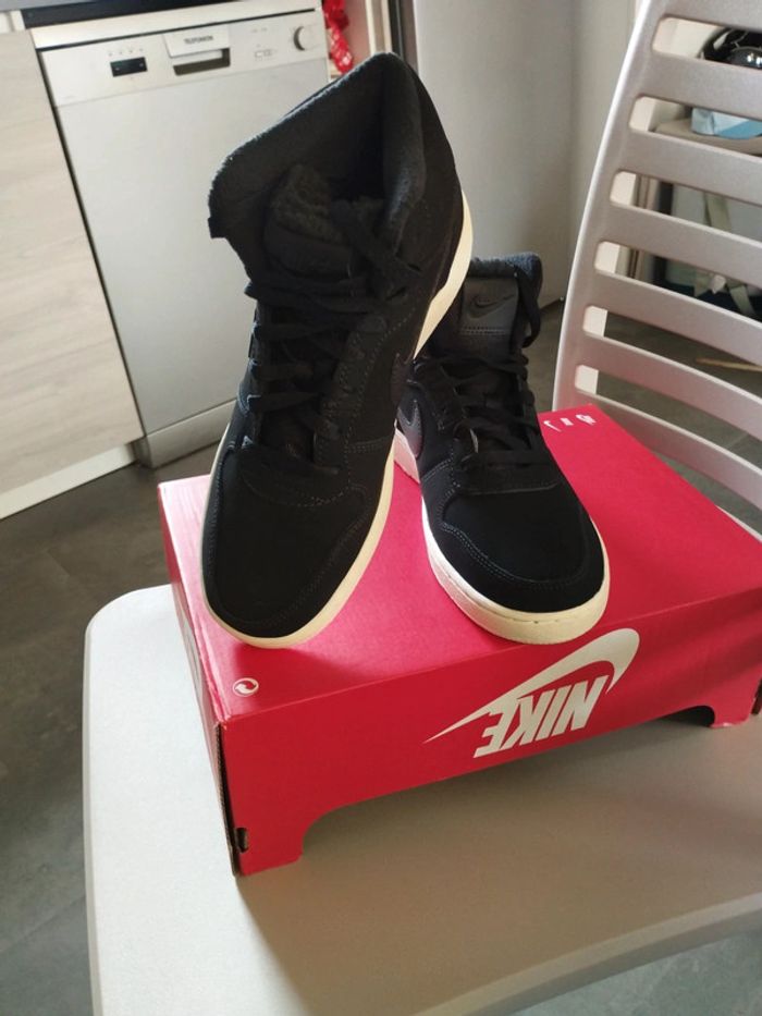 Basket Nike Ebernon taille 40.5 neuves - photo numéro 3