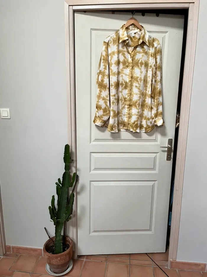 Belle chemise Tie-Dye, aspect soyeux, très bon État /40/44 - photo numéro 2