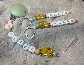 Attache tétine biche 