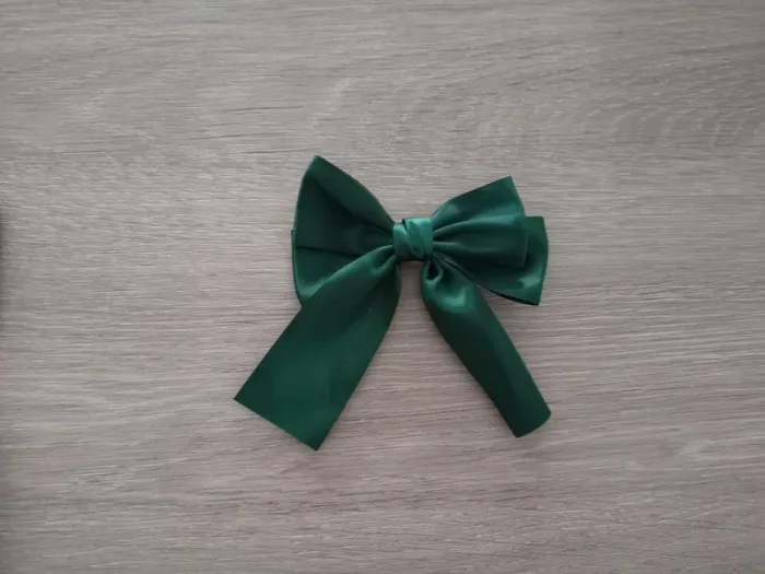 Pince nœud vert foncé neuve