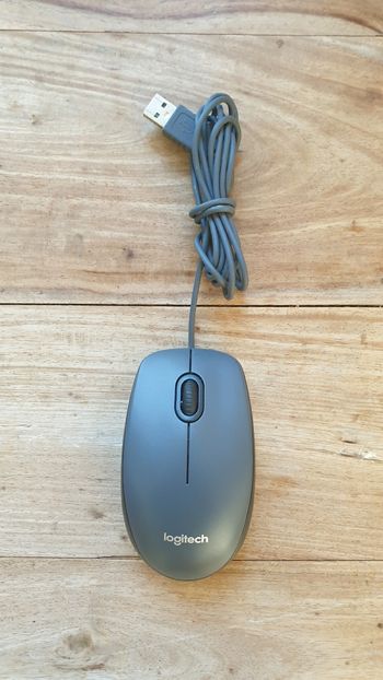 Matériel informatique souris filaire USB Logitech 