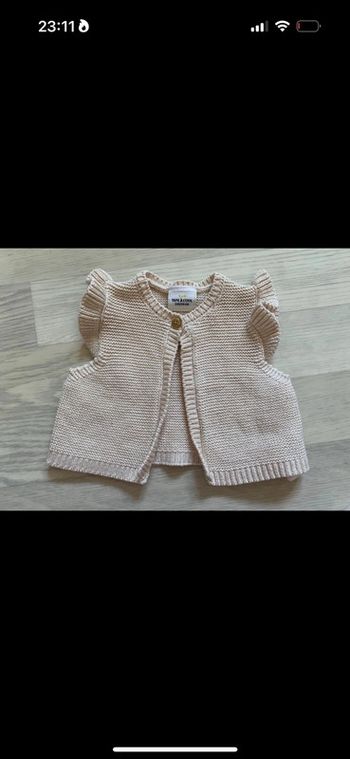 Gilet sans manche beige brillant 3 mois