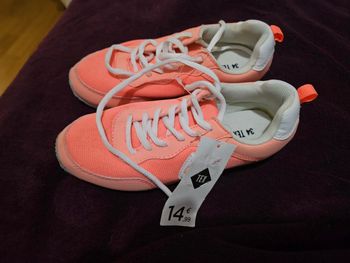 Basket enfant neuve pointure 34 marque tex