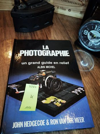 D2921 livre "La photographie un grand guide en relief"