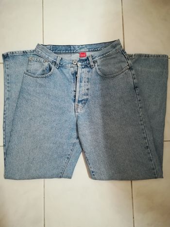 Jean bleu clair taille haute, taille 40, marque Tex, très bon état Jean bleu clair taille haute, taille 40, marque Tex, très bon état