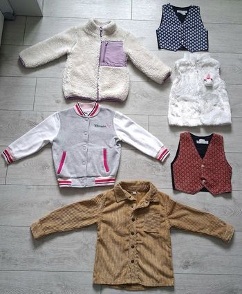 Vestes filles taille 4ans Disney