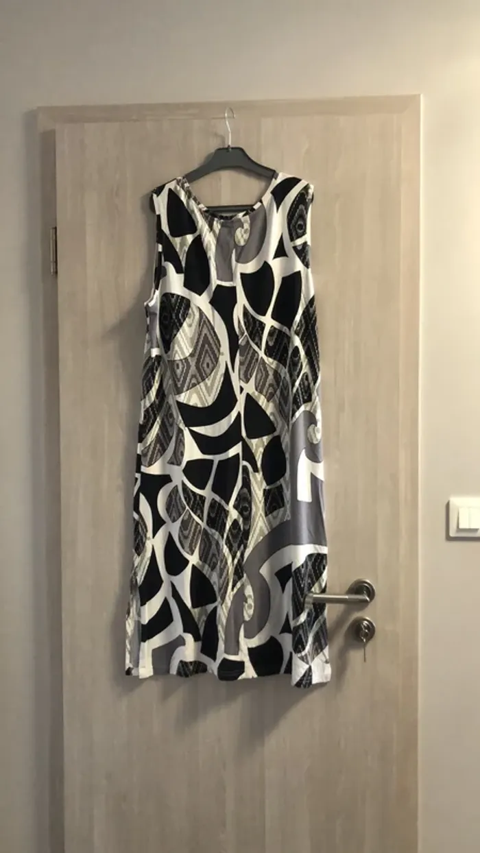 Robe sans manches - photo numéro 3