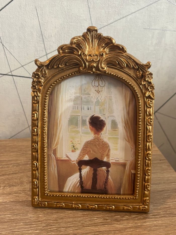Cadre doré vintage avec illustration romantique – style ancien chic - photo numéro 2