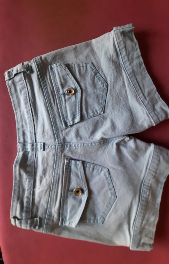 Short bleu clair - photo numéro 2
