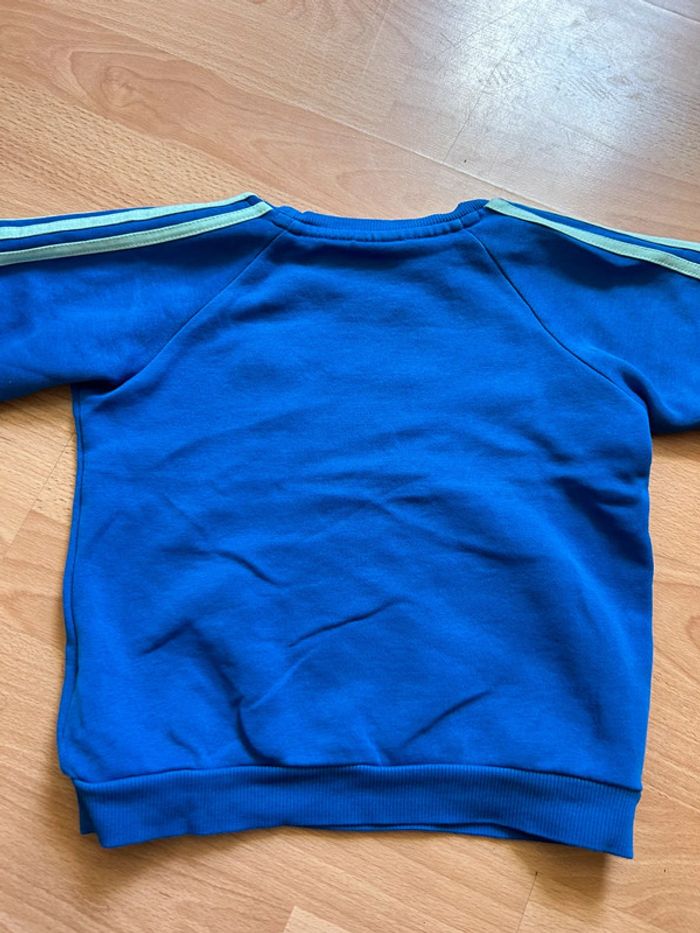 Beau sweat Adidas bleu T. 3 ans garçon TBE - photo numéro 4