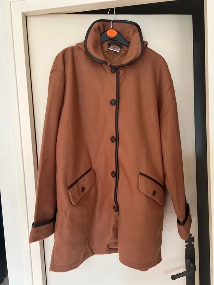 Veste marron avec capuche
