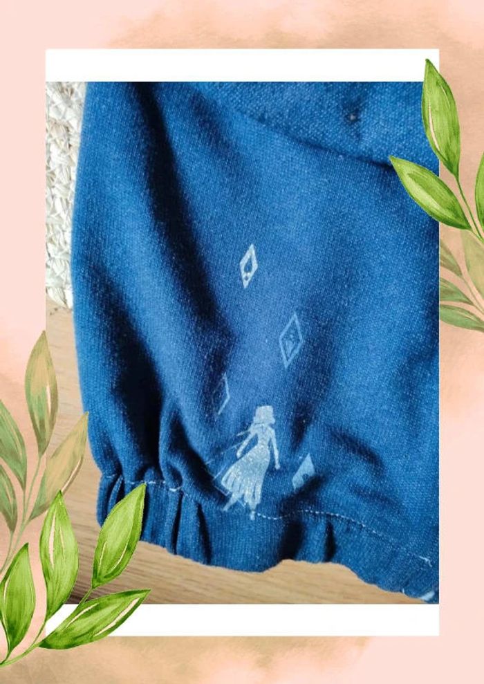 Gilet zippé à capuche reine des neiges 2 taille 5-6 ans en très bon état - photo numéro 3