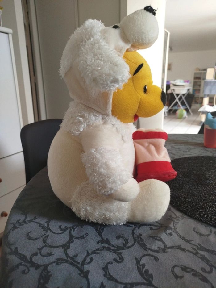 Peluche Winnie l'ourson assis déguisé en mouton - photo numéro 2