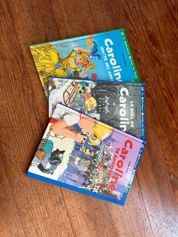 Lot D : Lot de 3 livres Caroline albums rédigés bleu vert je lis avec maman tout seul Hachette