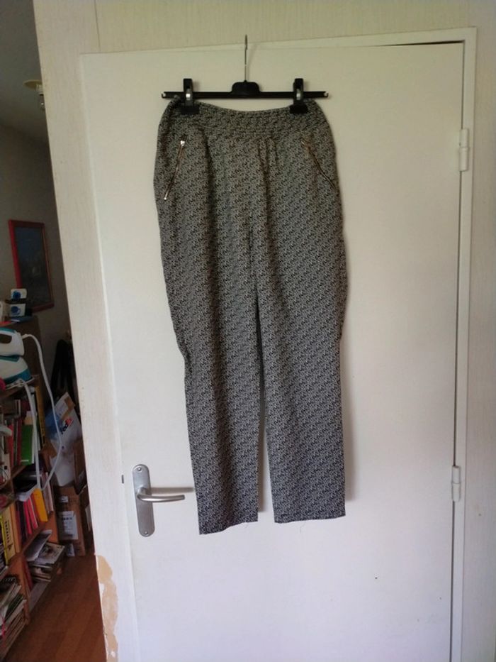 Joli pantalon large et en bon état - photo numéro 2