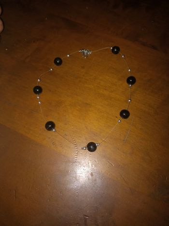 Collier fil nylon transparent et perles