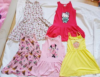 Lot de robes 5 ans Disney