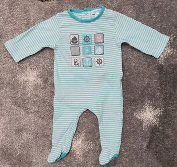 《 N'hesitez pas à faire un tour dans la boutique réduction sur lots 》 🙂👍
🐻  Pyjama Neuf jamais porté 
🌸  Taille : 1 mois
🌸  Marque Obaïbi