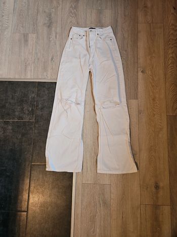 Pantalon blanc à jambes larges à trou, Bershka, taille 38/M