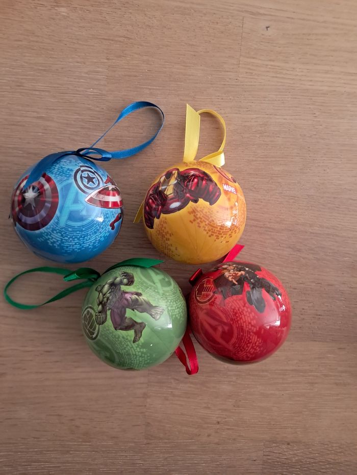 Lot de 4 boules de Noël Marvel