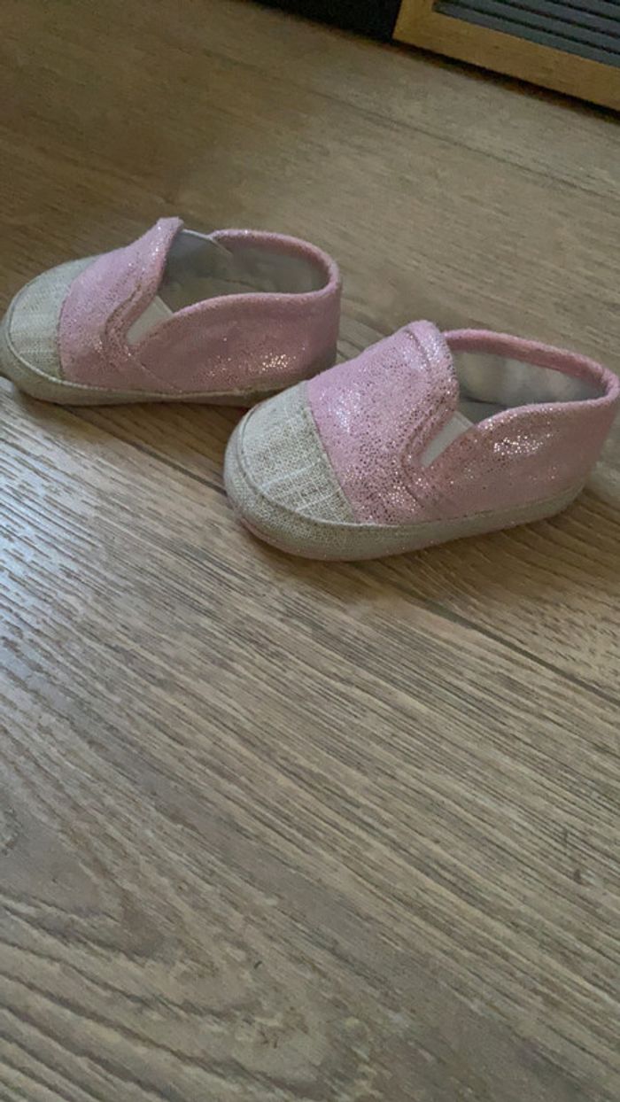 Jolie petites chaussures 3/6 mois - photo numéro 2