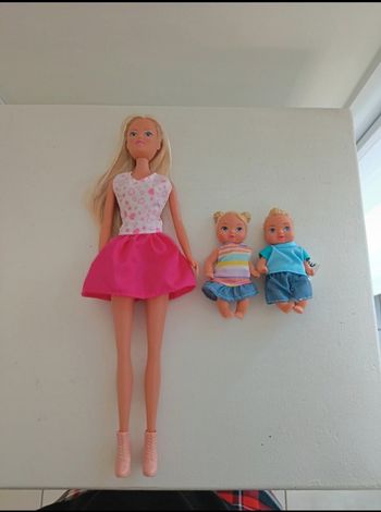 Barbie avec ses deux enfants et ses accessoires