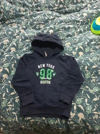Sweat à capuche.