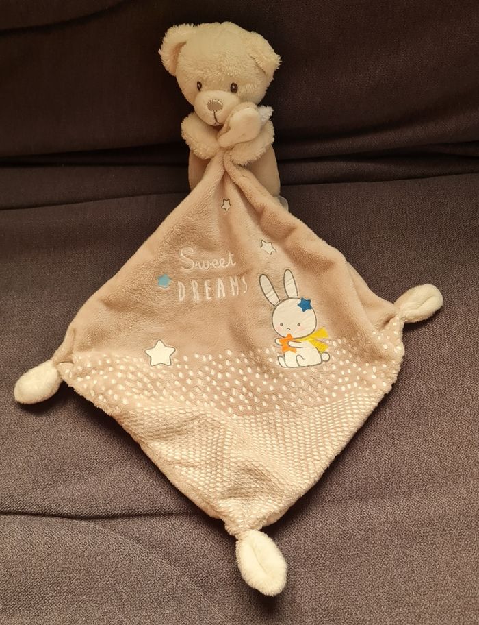 Doudou peluche ours beige avec mouchoir sweet Dreams - Mots d'enfants