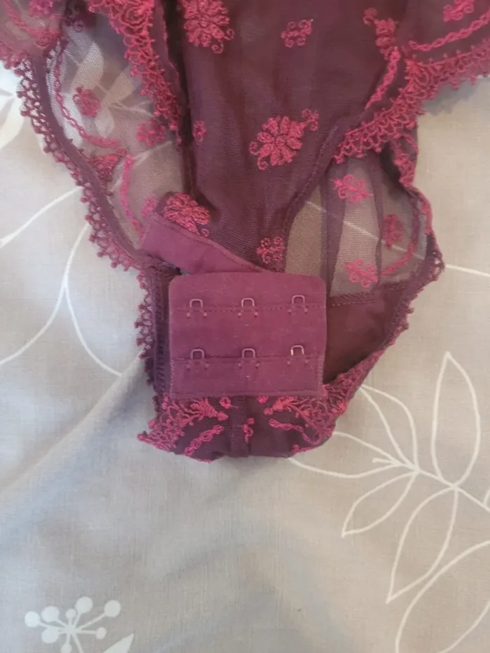 Très joli body en dentelle - photo numéro 2
