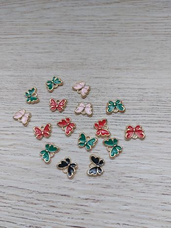 26 petit papillon neuf