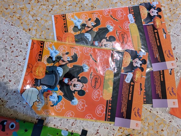 Décoration halloween Mikey Disney neuves - photo numéro 2