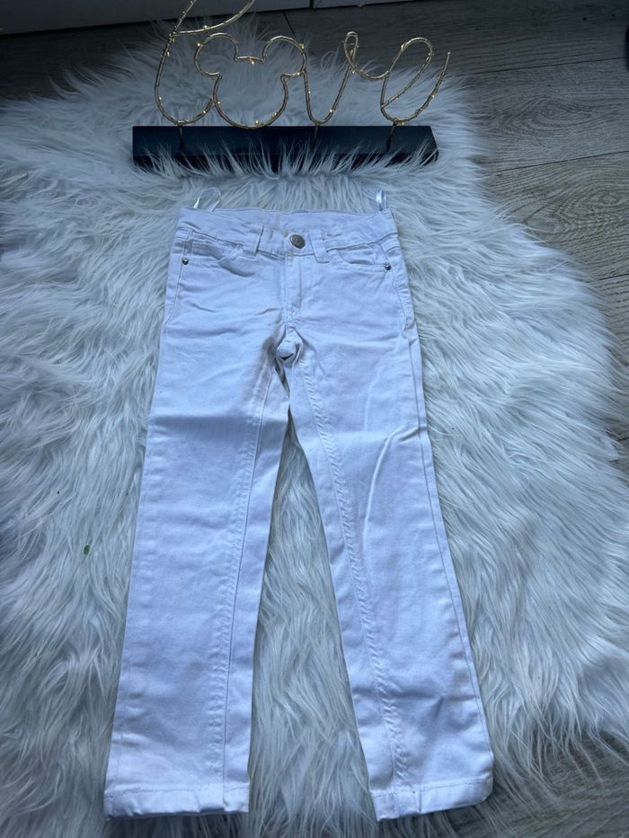 Très beau jeans blanc 🥰 taille 104 cm - photo numéro 3