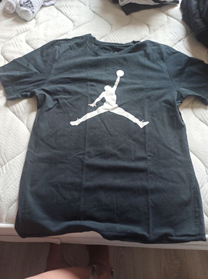 Tee shirt